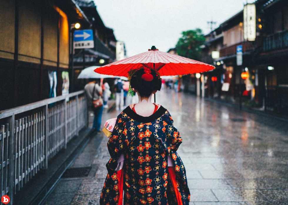 Japan Bans Out of Control Tourists From Geisha District